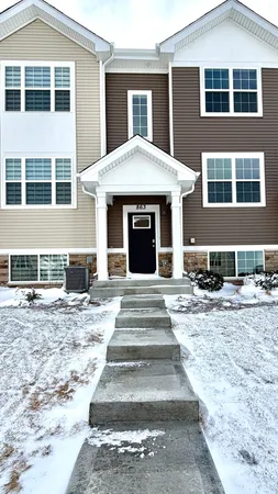 $2,595 | 863 Briar Gln Court, Unit 863, Hampshire, IL 60140