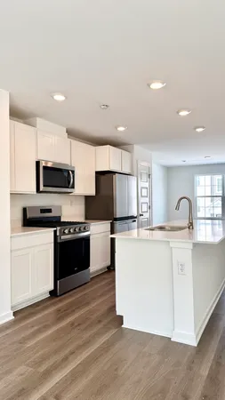 $2,595 | 863 Briar Gln Court, Unit 863, Hampshire, IL 60140