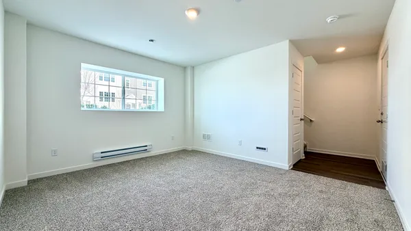 $2,595 | 863 Briar Gln Court, Unit 863, Hampshire, IL 60140