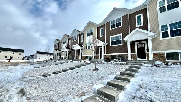 $2,595 | 863 Briar Gln Court, Unit 863, Hampshire, IL 60140