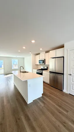 $2,595 | 863 Briar Gln Court, Unit 863, Hampshire, IL 60140