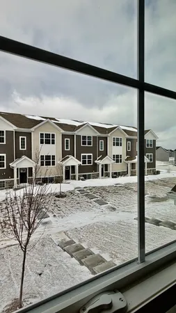 $2,595 | 863 Briar Gln Court, Unit 863, Hampshire, IL 60140