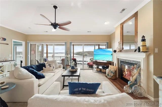 $466,000 | 202 East Palisades Condo Drive, Unit 4B, Lake Ozark, MO 65049