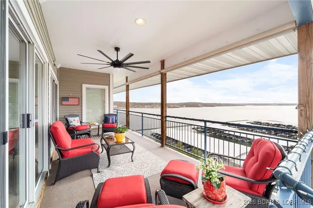 $466,000 | 202 East Palisades Condo Drive, Unit 4B, Lake Ozark, MO 65049