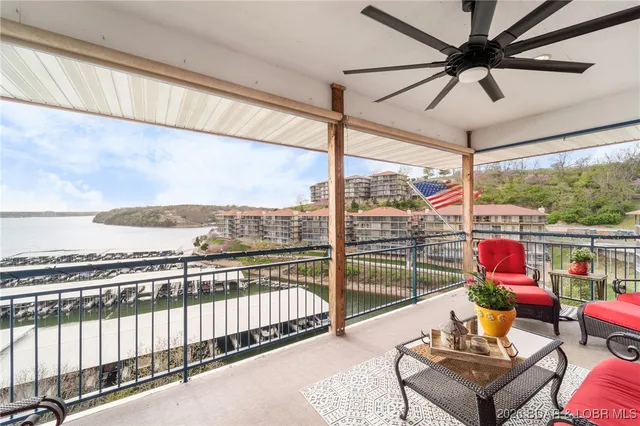 $466,000 | 202 East Palisades Condo Drive, Unit 4B, Lake Ozark, MO 65049