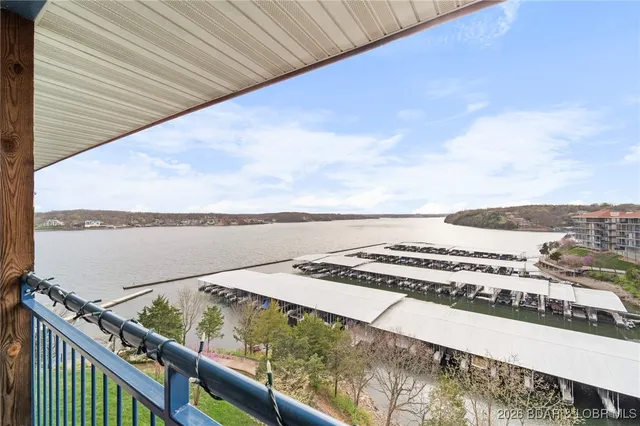 $466,000 | 202 East Palisades Condo Drive, Unit 4B, Lake Ozark, MO 65049