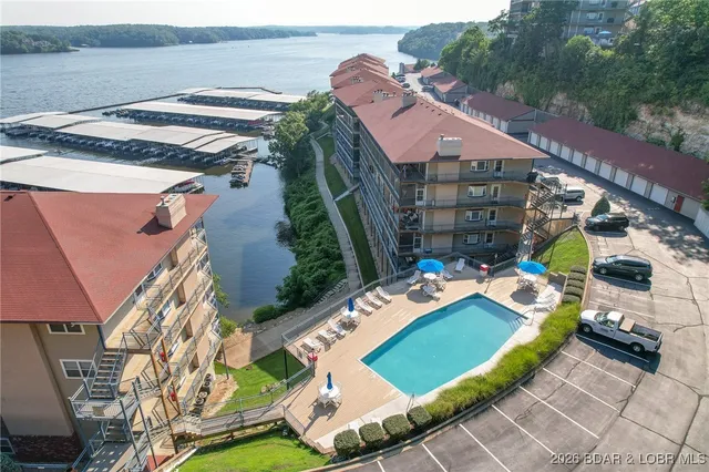 $466,000 | 202 East Palisades Condo Drive, Unit 4B, Lake Ozark, MO 65049