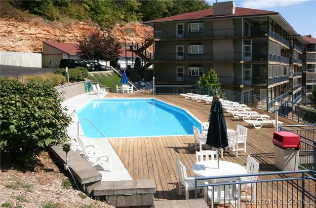 $466,000 | 202 East Palisades Condo Drive, Unit 4B, Lake Ozark, MO 65049