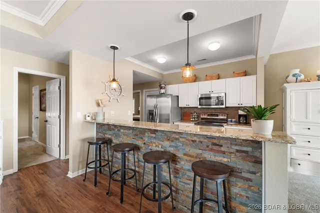 $466,000 | 202 East Palisades Condo Drive, Unit 4B, Lake Ozark, MO 65049