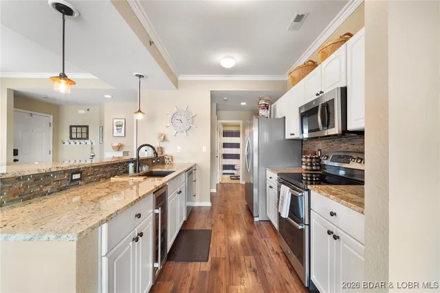 $466,000 | 202 East Palisades Condo Drive, Unit 4B, Lake Ozark, MO 65049