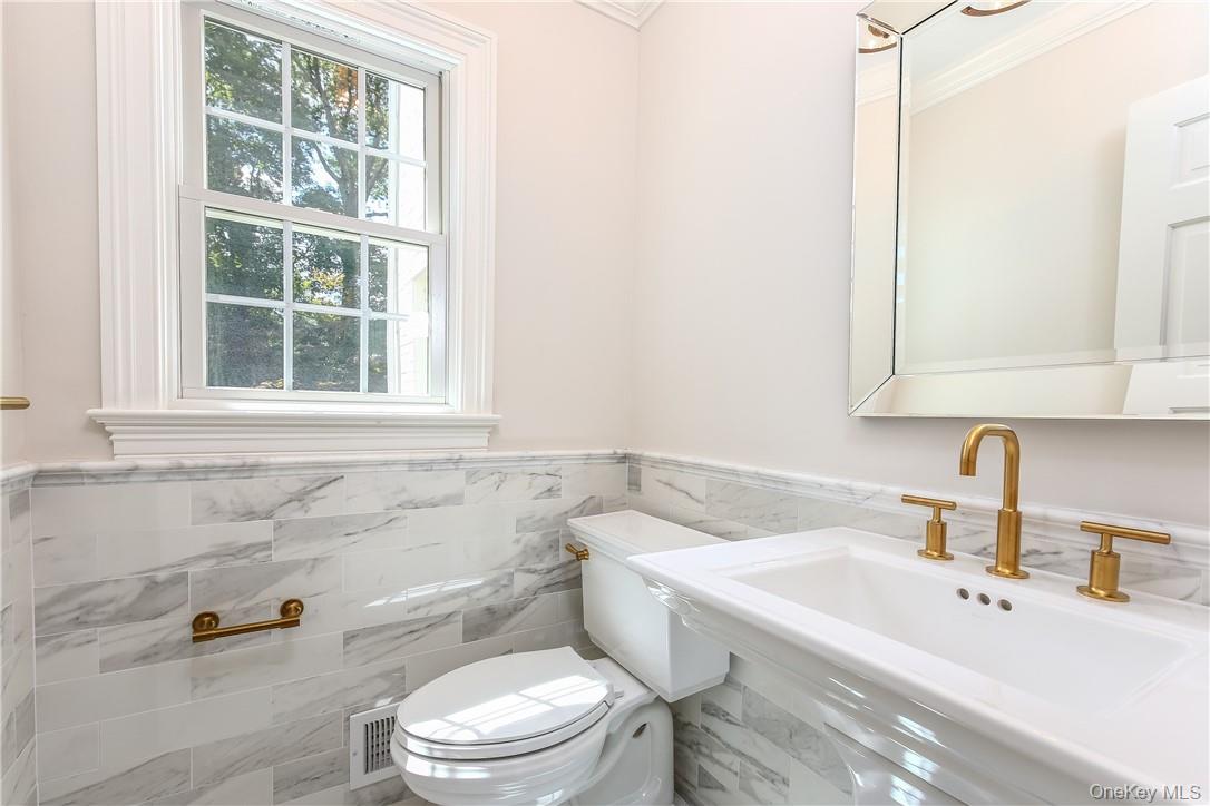 60 Pleasant Ridge Road Harrison, NY 10528 - Photo 9 of 24 powder room