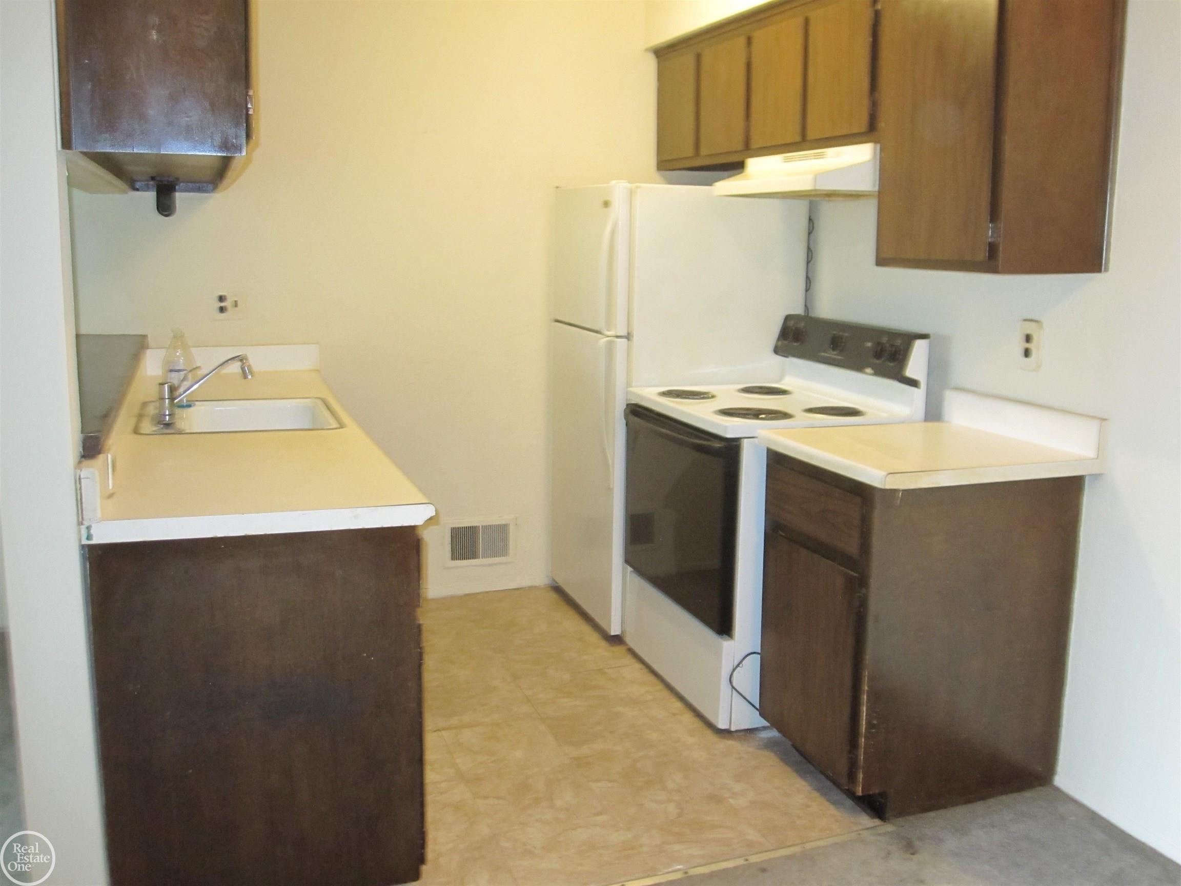 29101 Hayes Road, Unit 32 Warren, MI 48088 - Photo 7 of 20