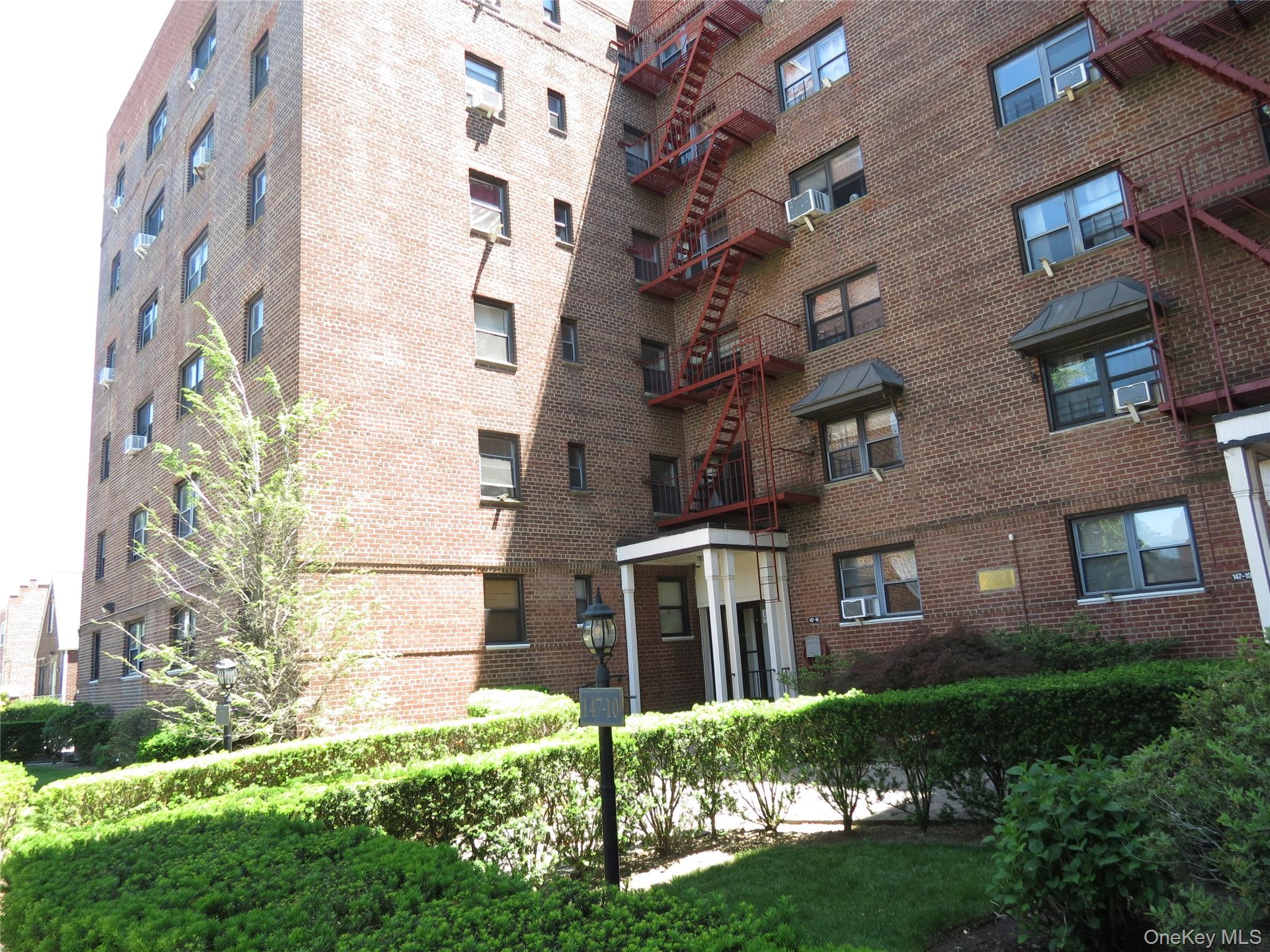 147-14 84th Road, Unit 2A Queens, NY 11435 - Photo 2 of 36 Building Entrance