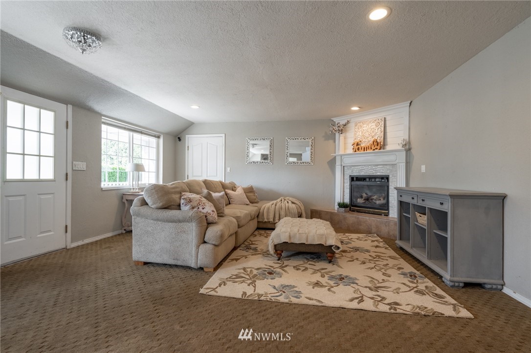 8575 Bender Road Lynden, WA 98264 - Photo 4 of 40 Gallery Image 4
