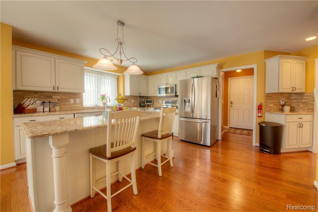 46959 Mornington Road Canton, MI 48188 - Photo 23 of 58 22 KIT (2).jpg