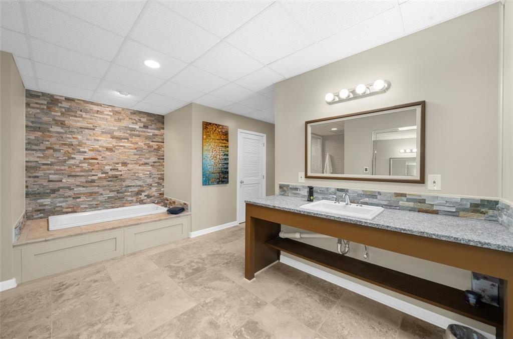 11905 Hutchesons Ferry Road Chattahoochee Hills, GA 30268 - Photo 94 of 130