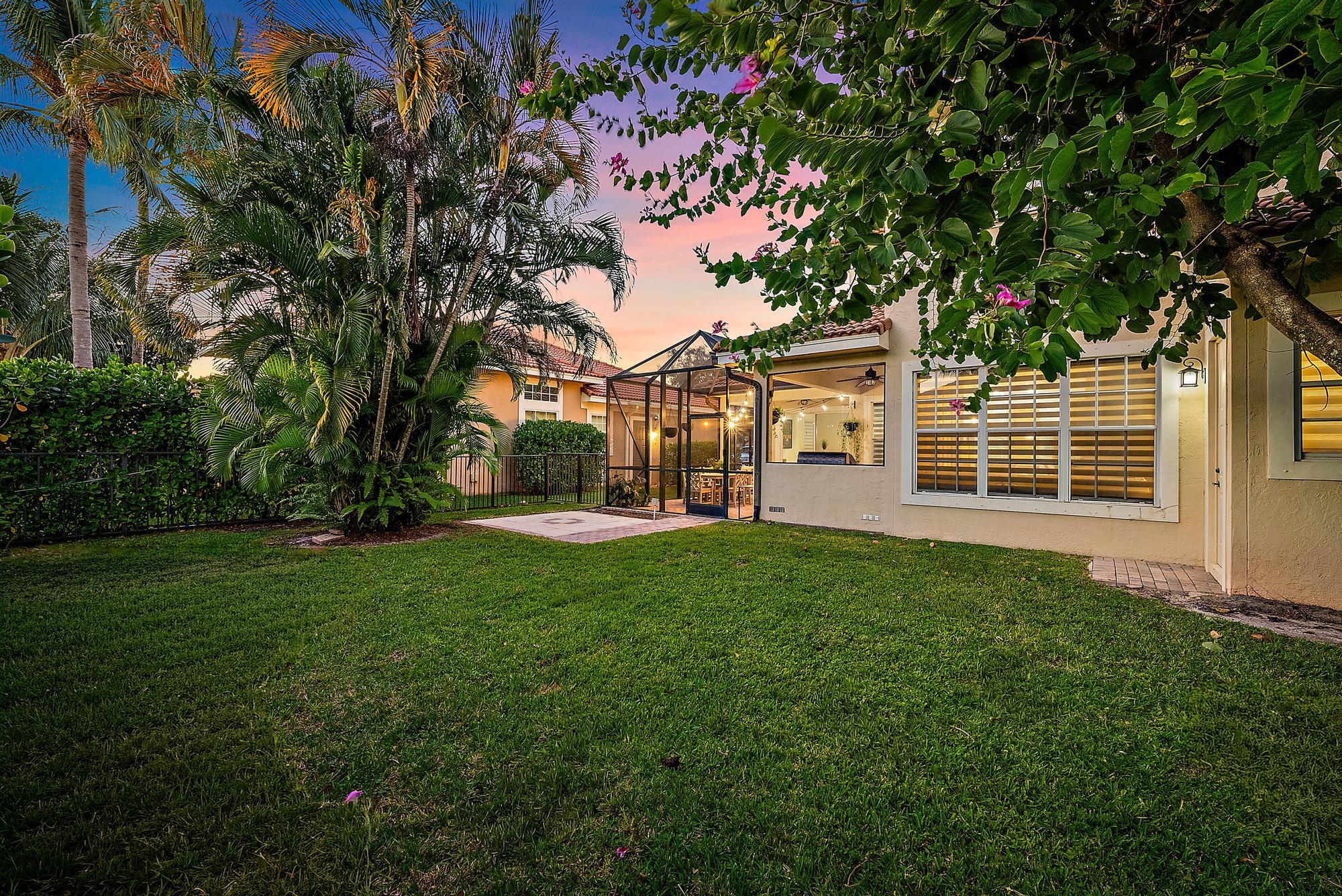 114 Via Santa Cruz Jupiter, FL 33458 - Photo 2 of 48 Backyard