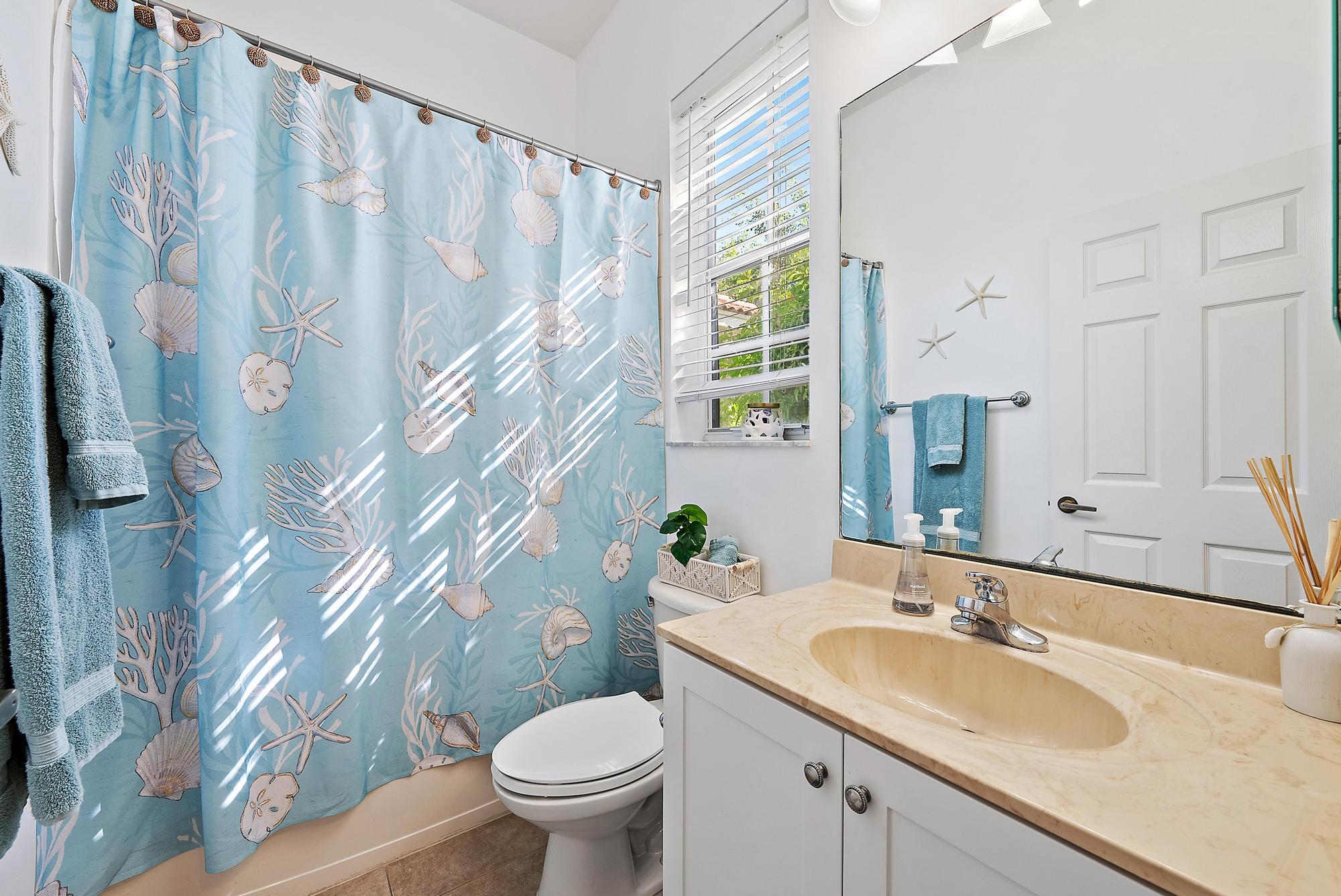 114 Via Santa Cruz Jupiter, FL 33458 - Photo 27 of 48 Full Bath