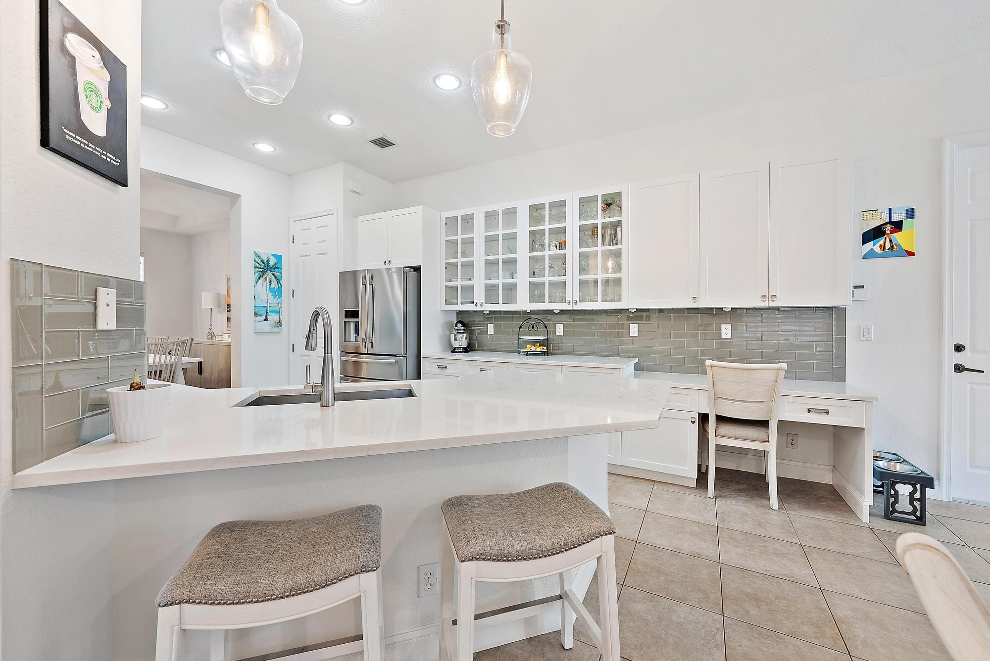 114 Via Santa Cruz Jupiter, FL 33458 - Photo 4 of 48 Kitchen