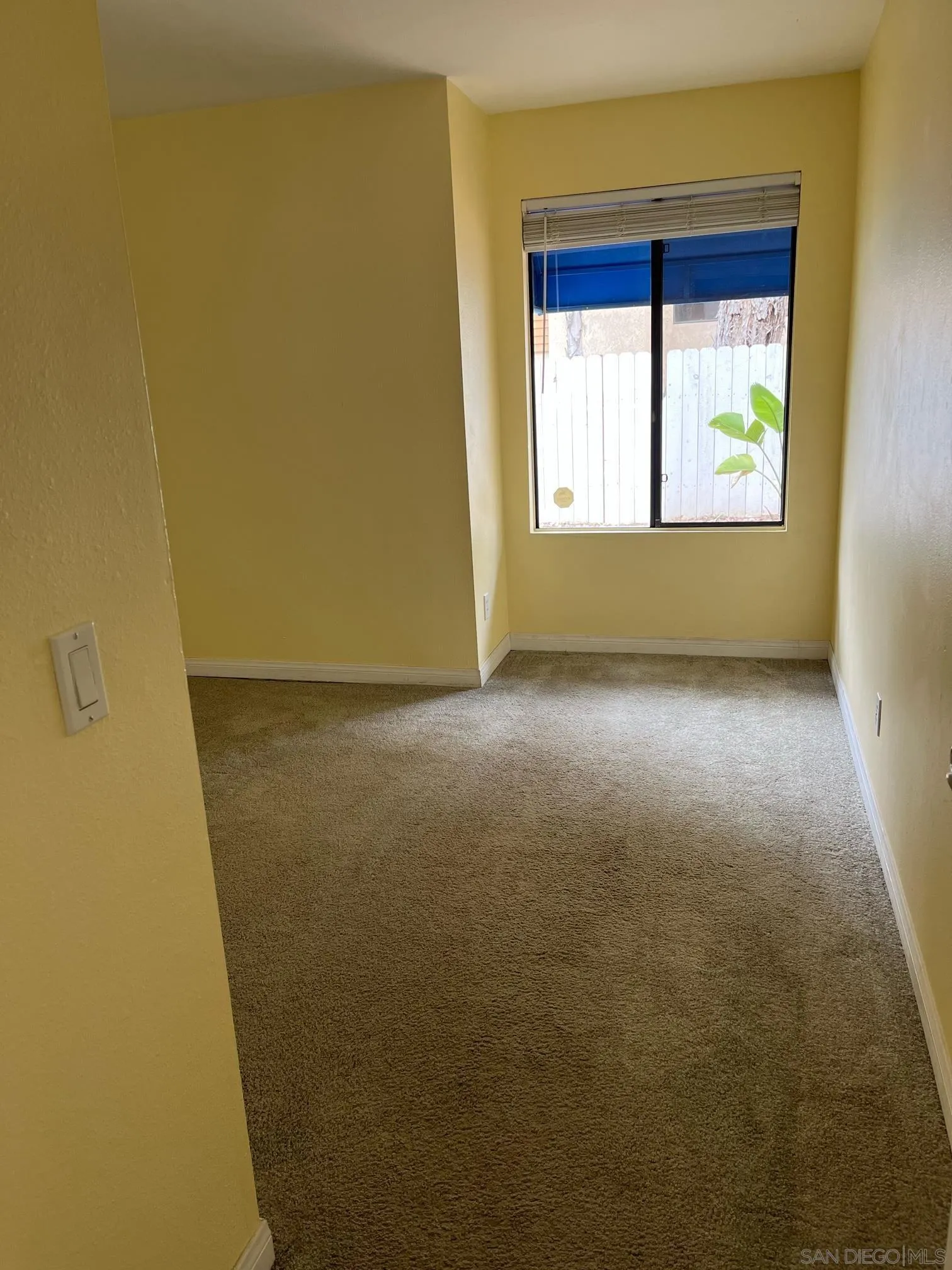 8332 Regents Road, Unit 1M San Diego, CA 92122 - Photo 11 of 18 a view of an empty room and window