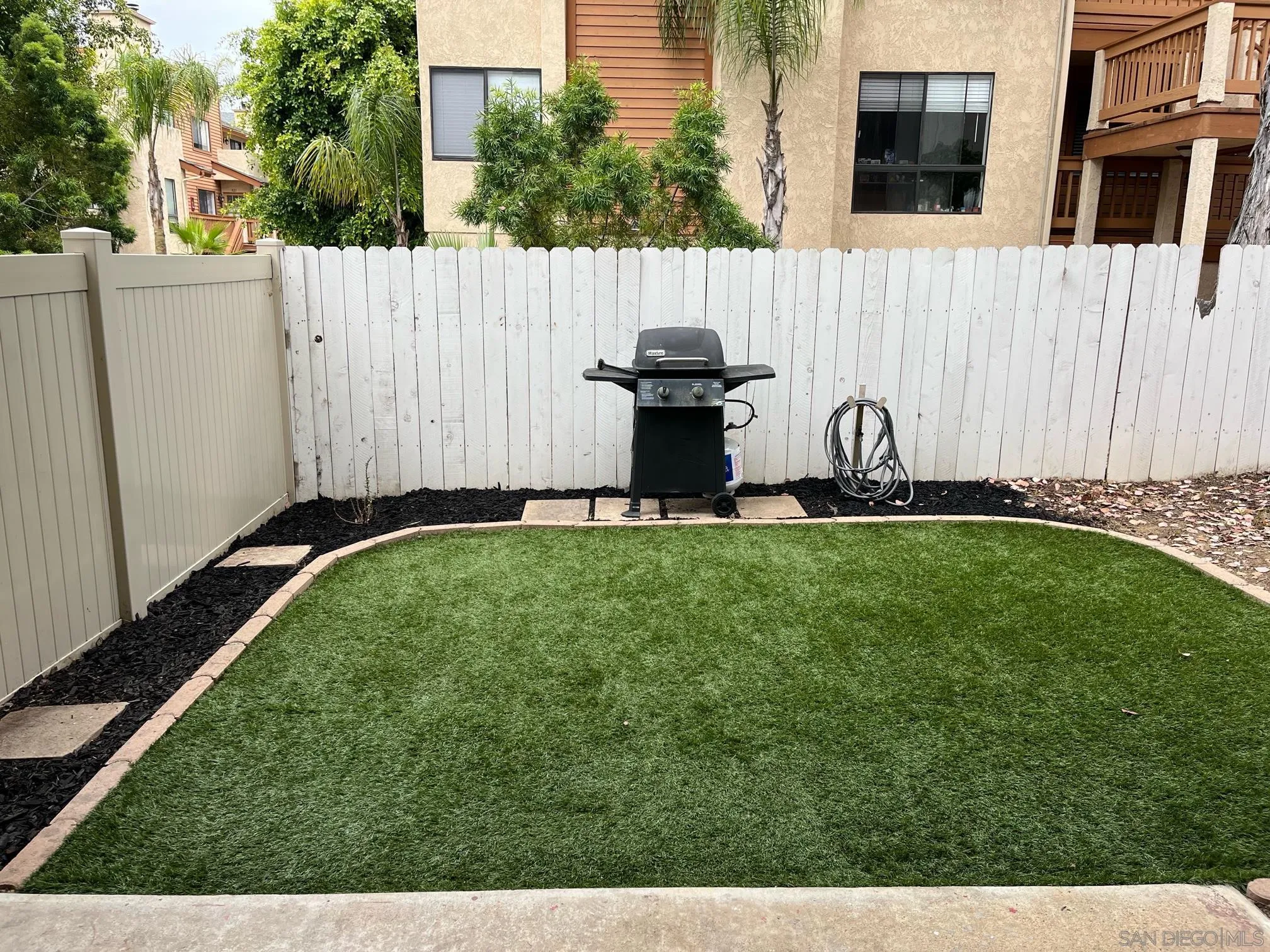 8332 Regents Road, Unit 1M San Diego, CA 92122 - Photo 14 of 18 a backyard of a house with table and chairs