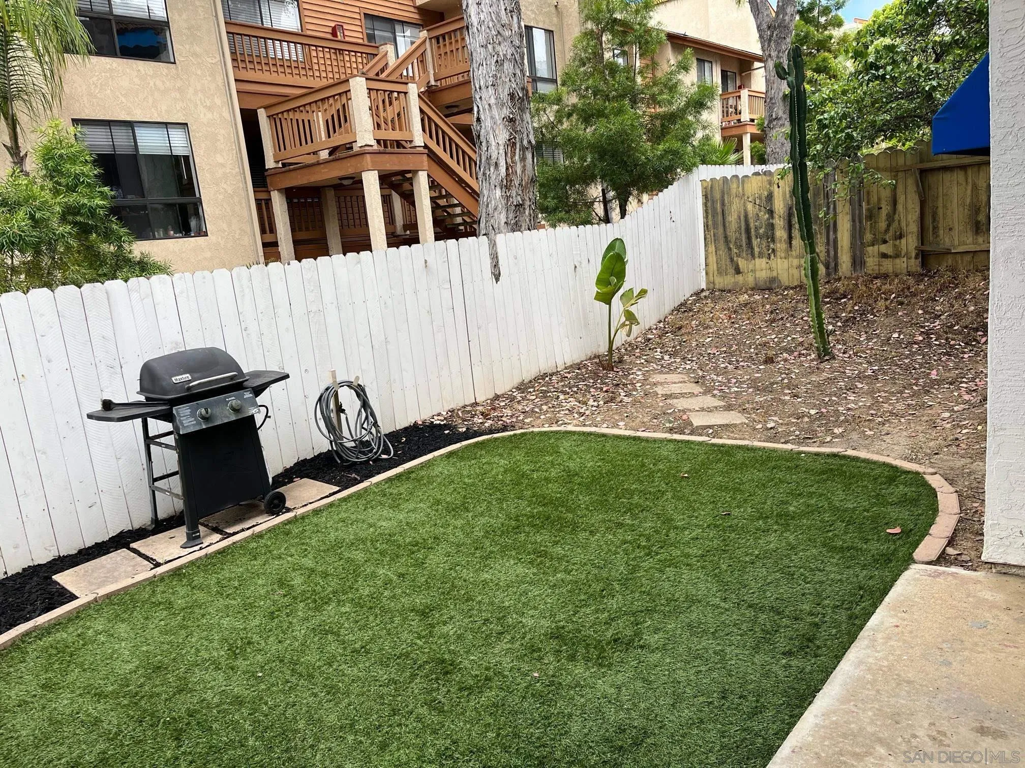 8332 Regents Road, Unit 1M San Diego, CA 92122 - Photo 15 of 18 a view of a backyard with sitting area
