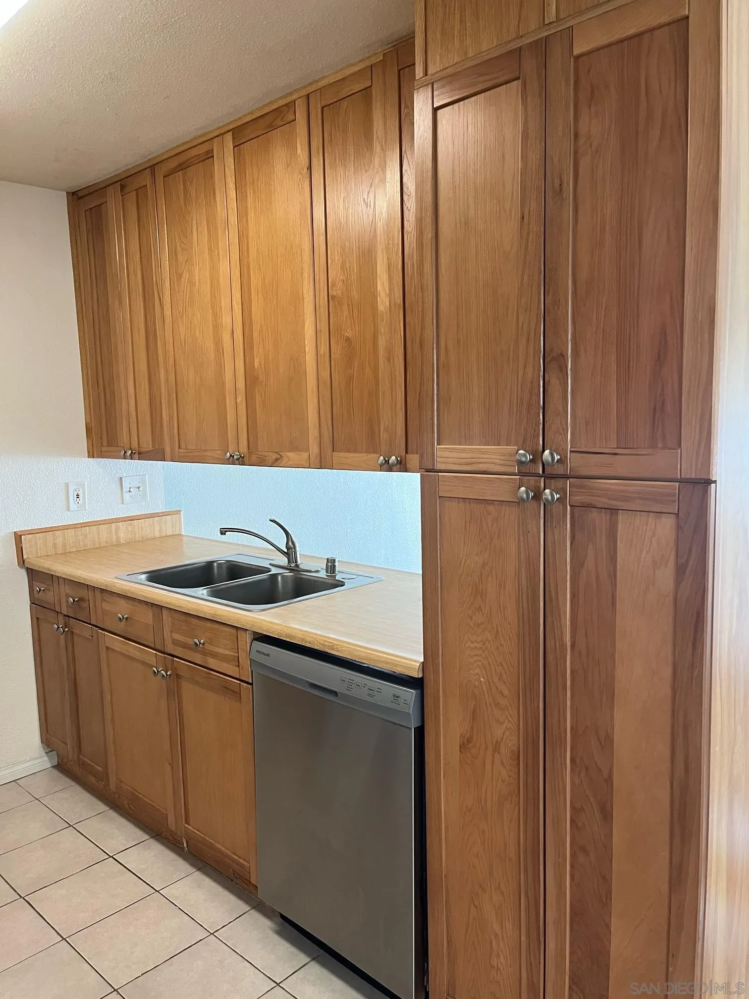 8332 Regents Road, Unit 1M San Diego, CA 92122 - Photo 7 of 18 a room with storage and utility