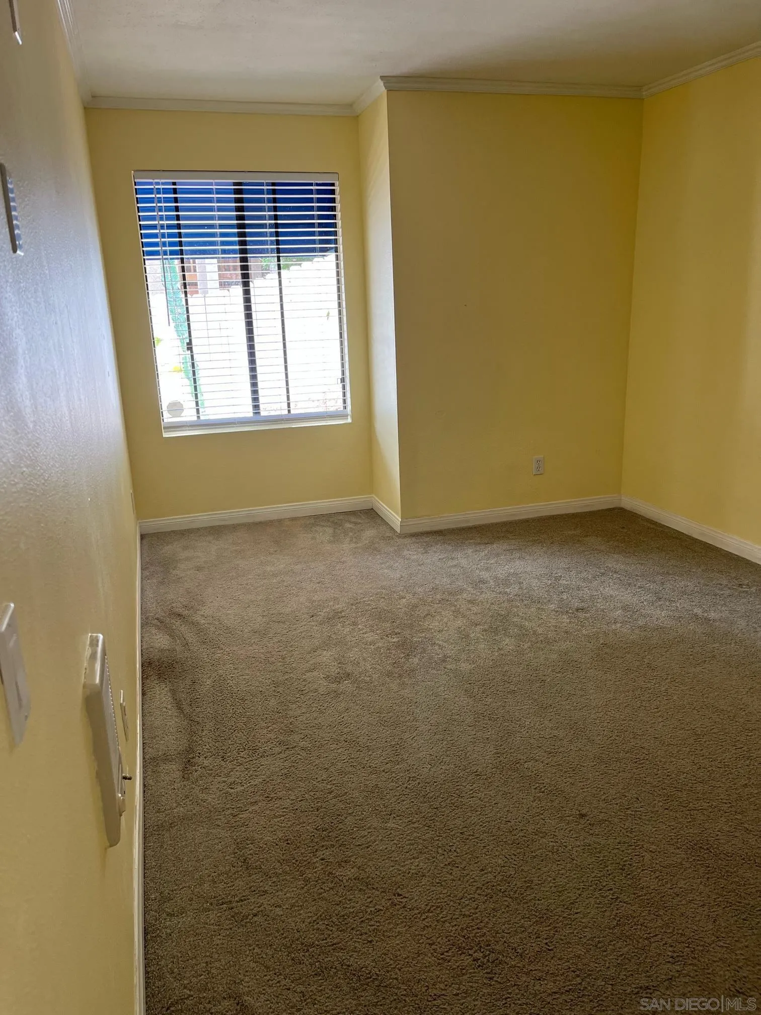 8332 Regents Road, Unit 1M San Diego, CA 92122 - Photo 9 of 18 a view of an empty room with a window
