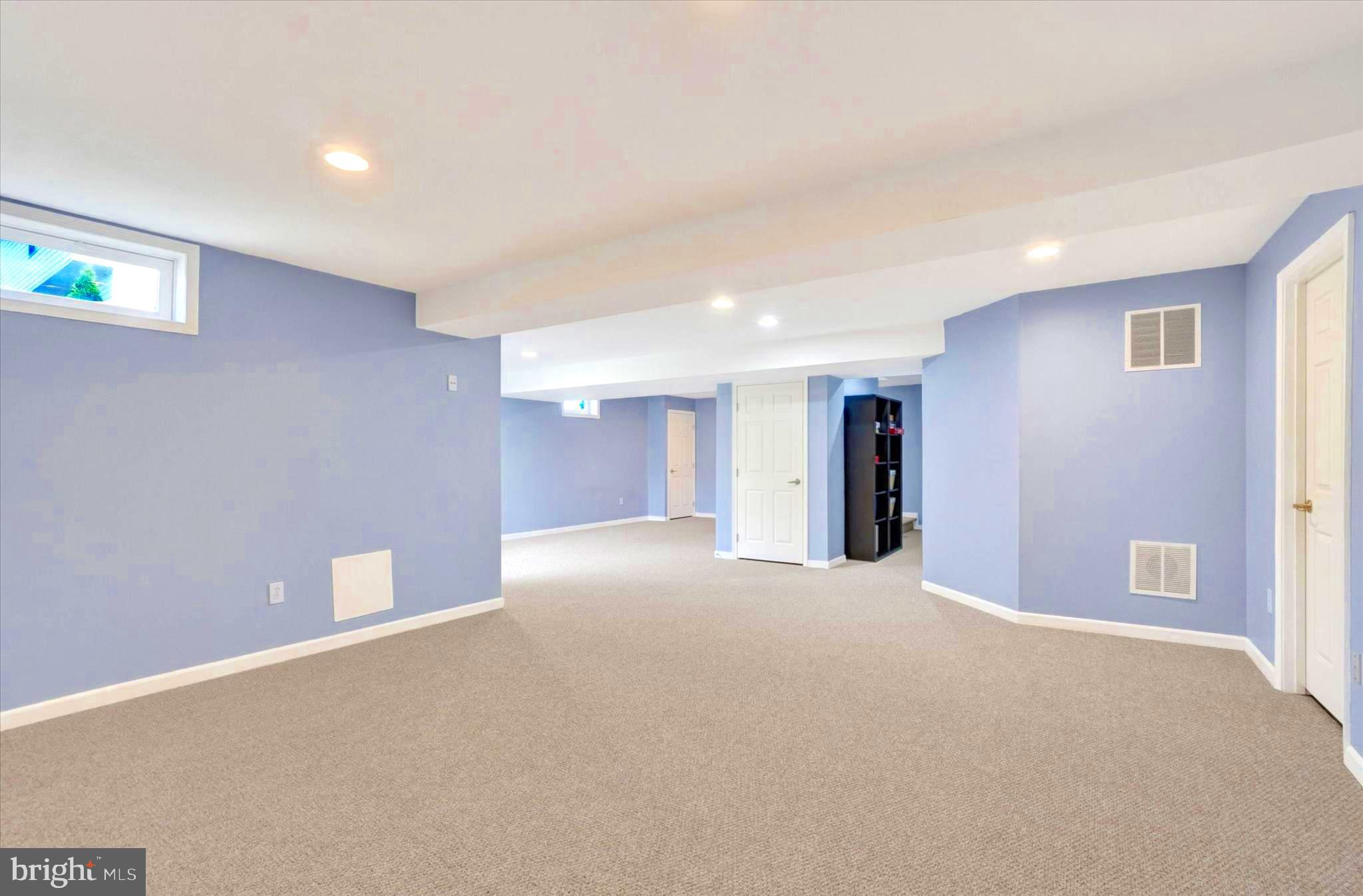 2512 Codorus Lane Spring Grove, PA 17362 - Photo 39 of 42 a view of an empty room with closet and a window