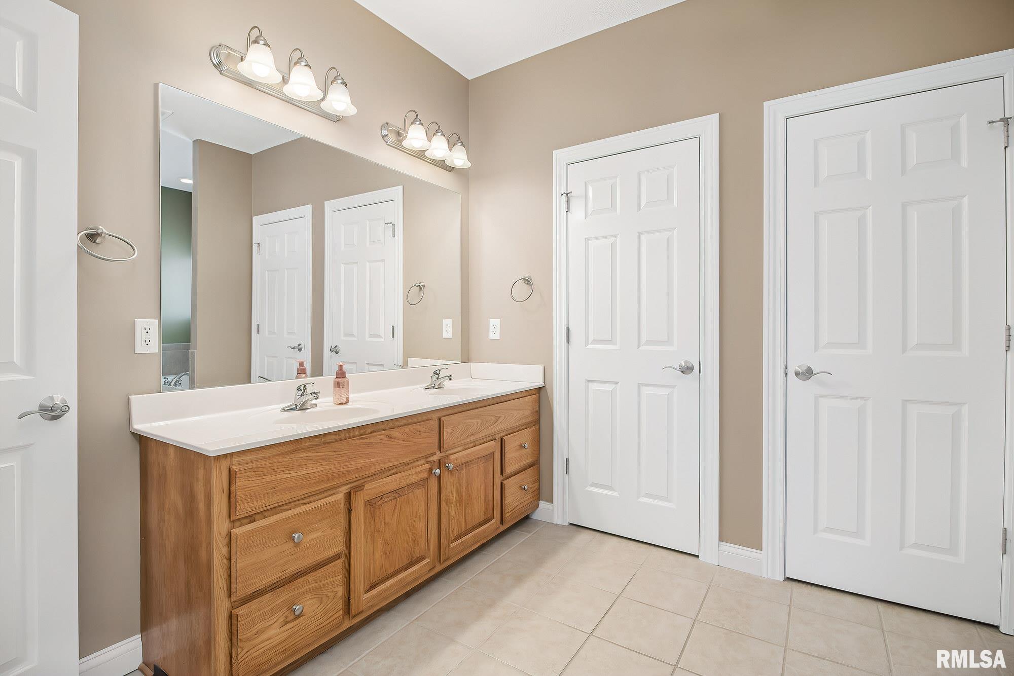 5347 Hugo Road Bettendorf, IA 52722 - Photo 19 of 49 Gallery Image 19