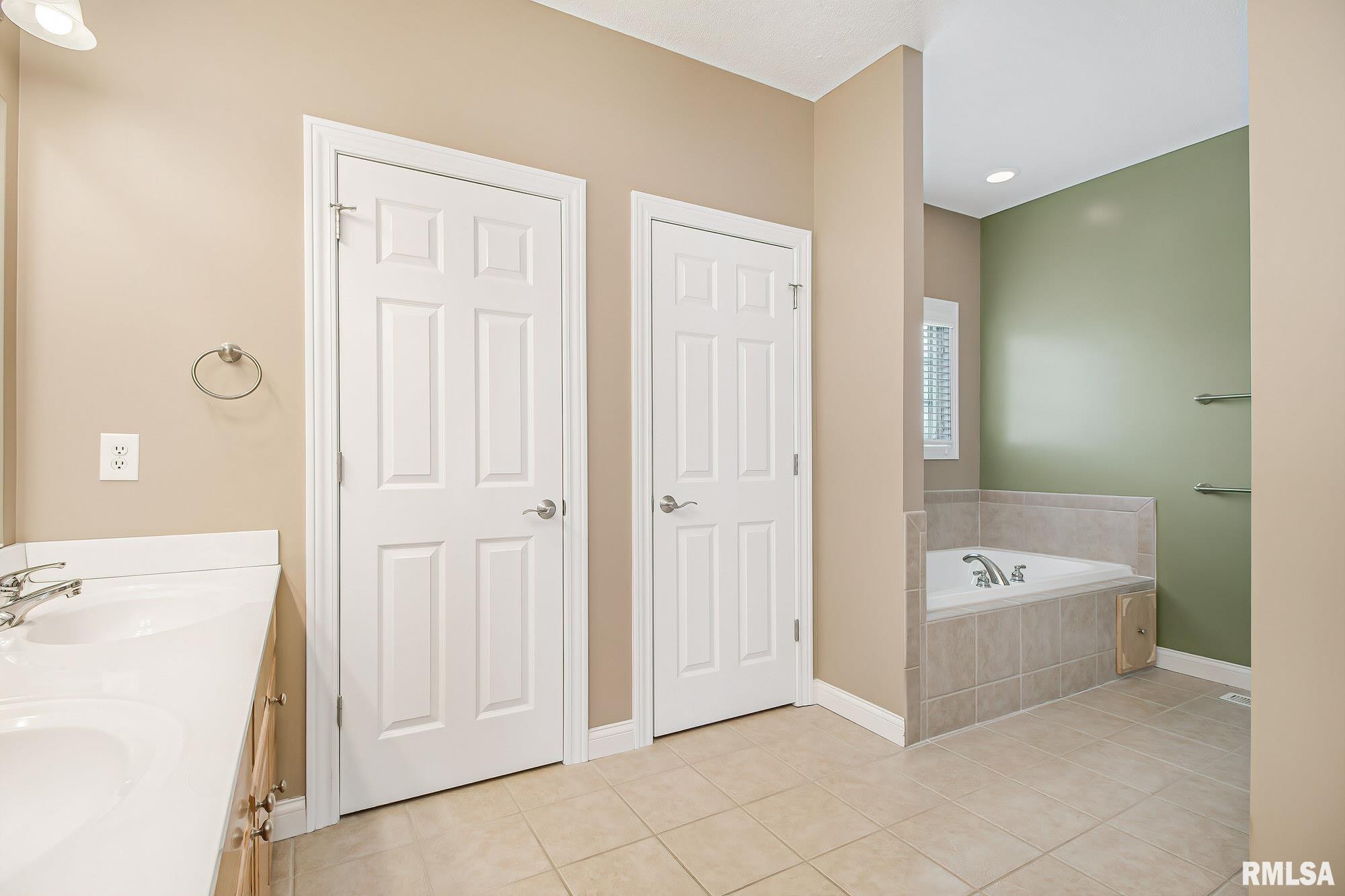 5347 Hugo Road Bettendorf, IA 52722 - Photo 20 of 49 Gallery Image 20