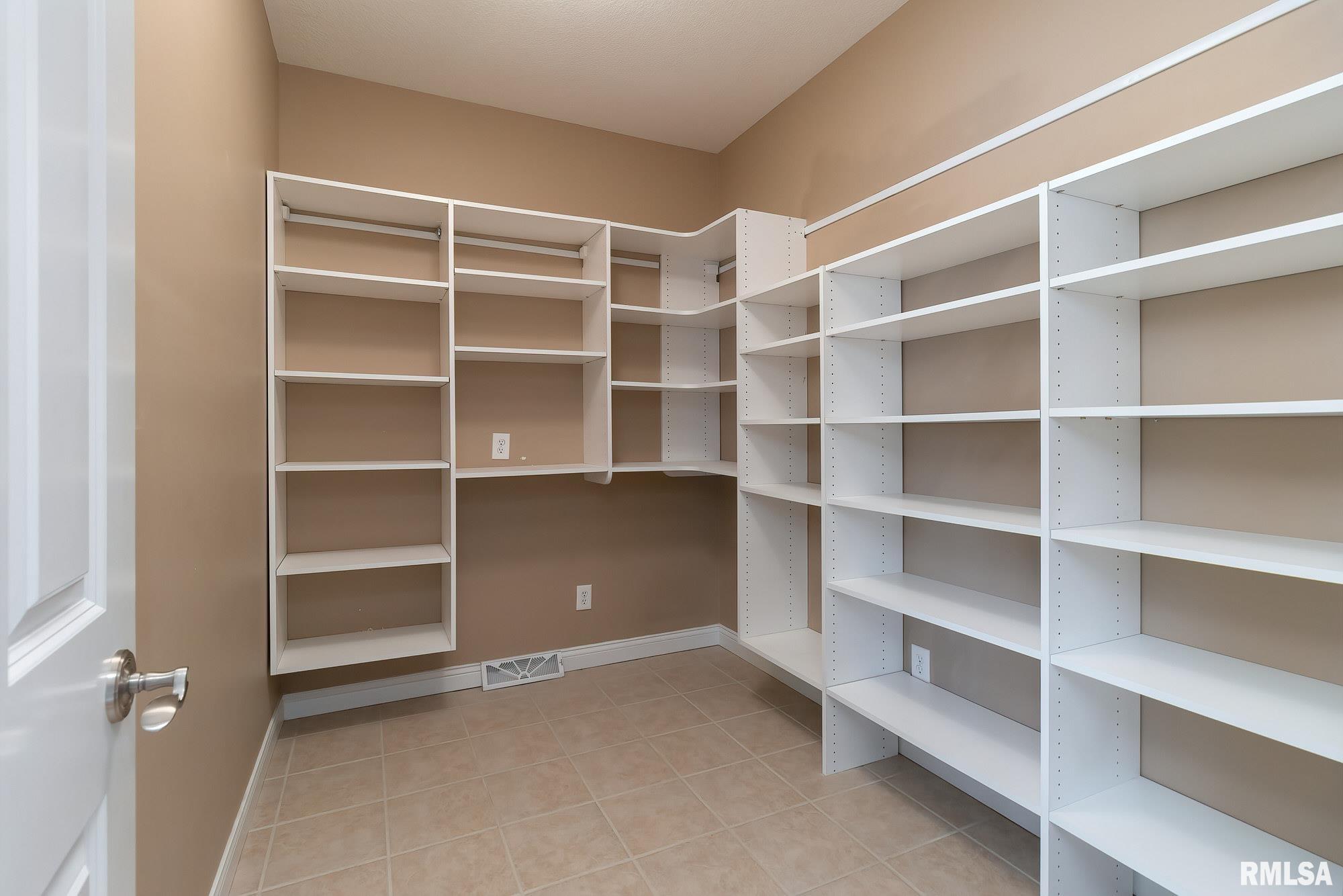 5347 Hugo Road Bettendorf, IA 52722 - Photo 23 of 49 Gallery Image 23