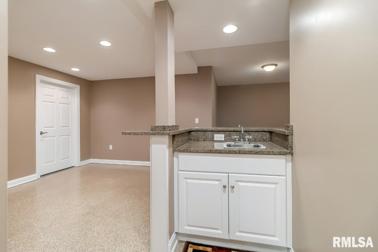 5347 Hugo Road Bettendorf, IA 52722 - Photo 37 of 49 Gallery Image 37