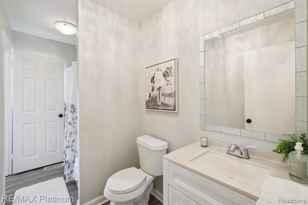 734 South Walnut Street Howell, MI 48843 - Photo 7 of 16 Gallery Image 7