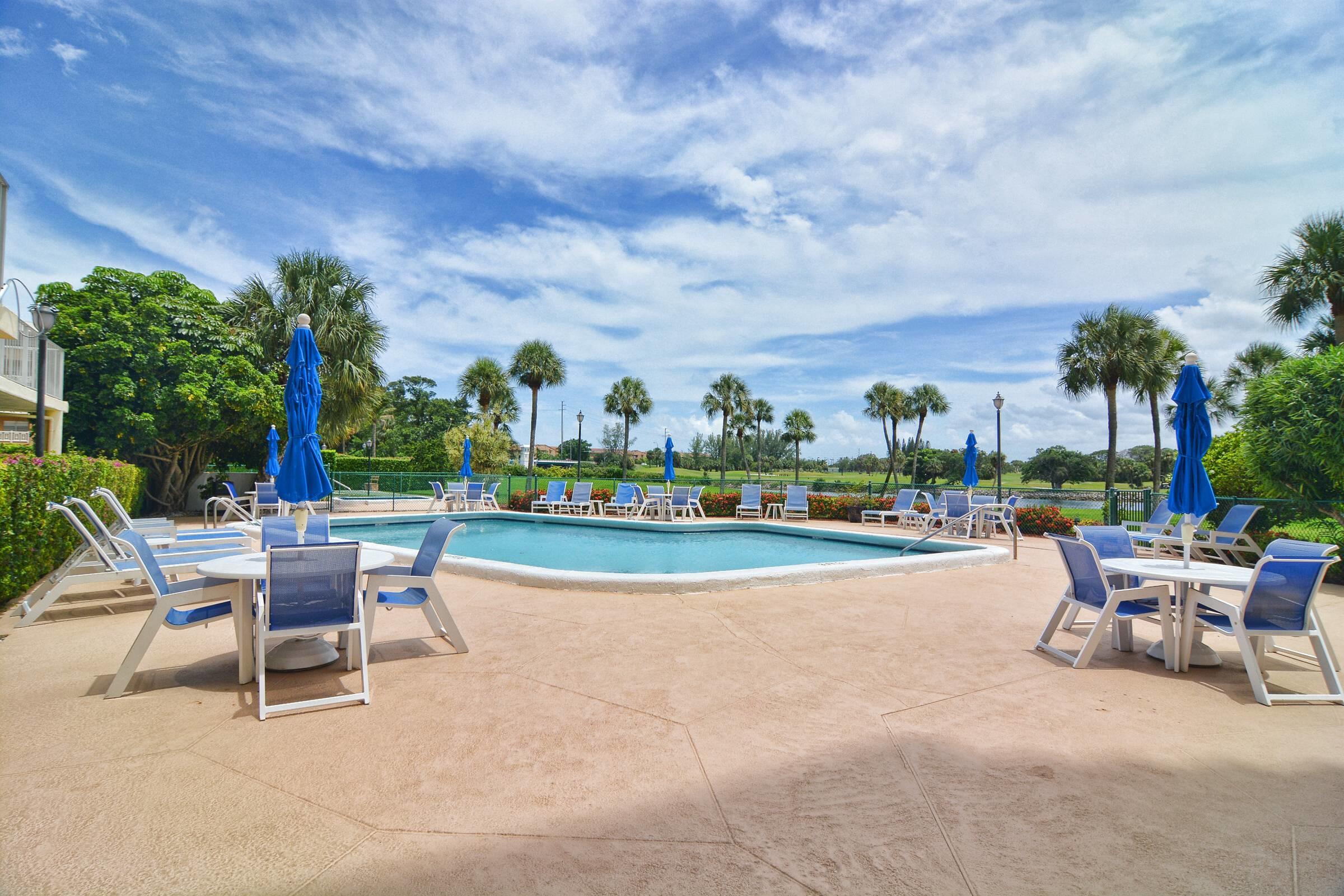 336 Golfview Road, Unit PH09 North Palm Beach, FL 33408 - Photo 17 of 26 Community Pool Area