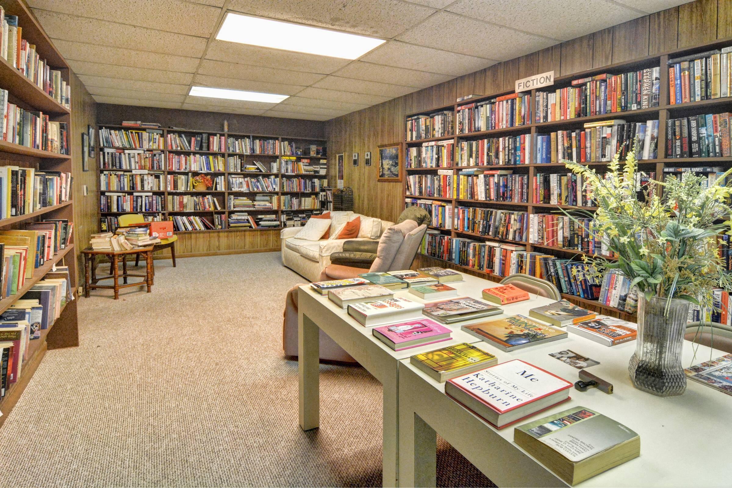 336 Golfview Road, Unit PH09 North Palm Beach, FL 33408 - Photo 18 of 26 Community Library