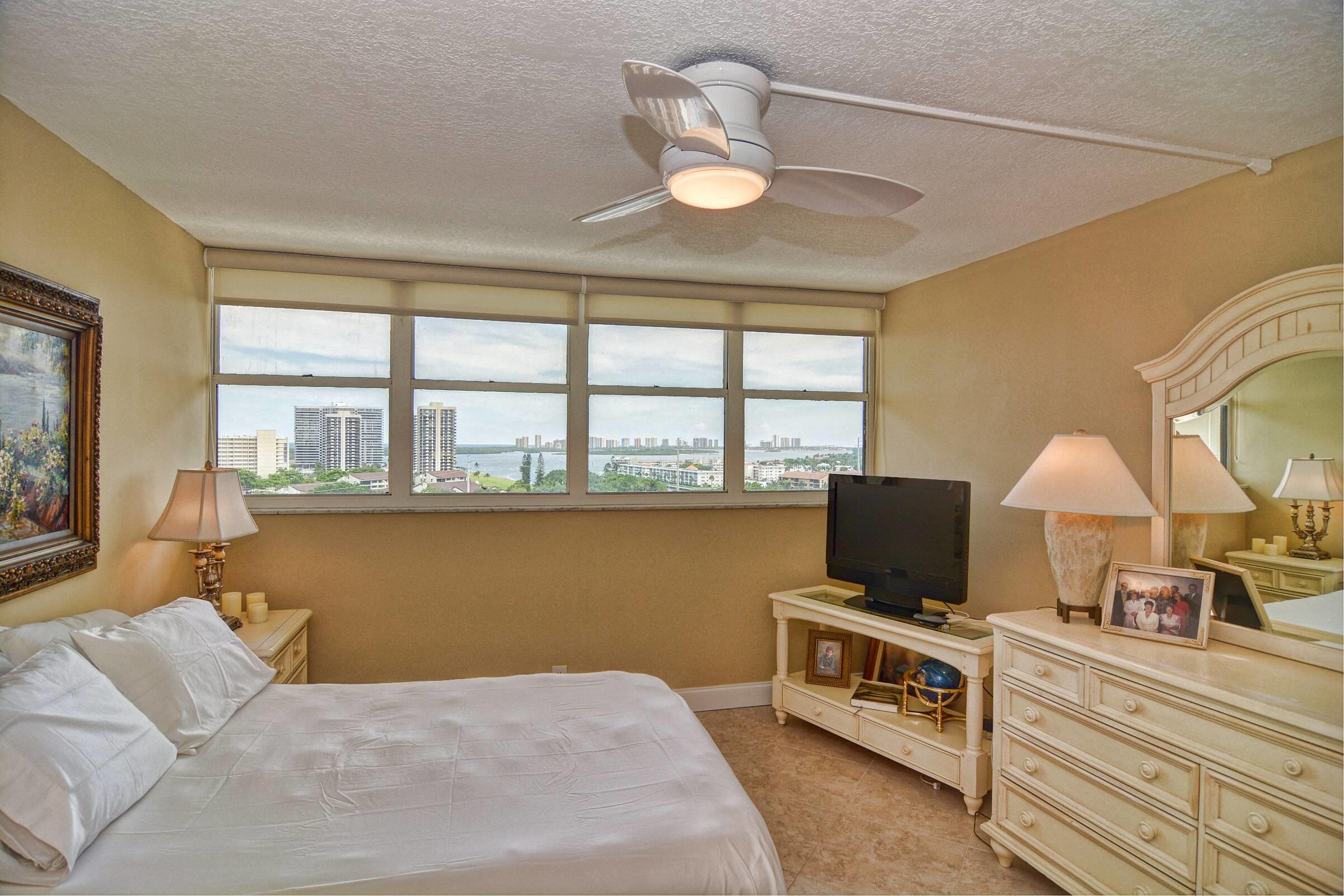 336 Golfview Road, Unit PH09 North Palm Beach, FL 33408 - Photo 10 of 26 Master Bedroom