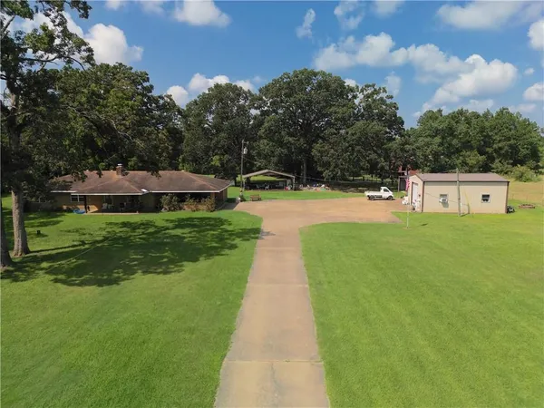$369,900 | 1025 West Bryant Road, Center Point, LA 71323