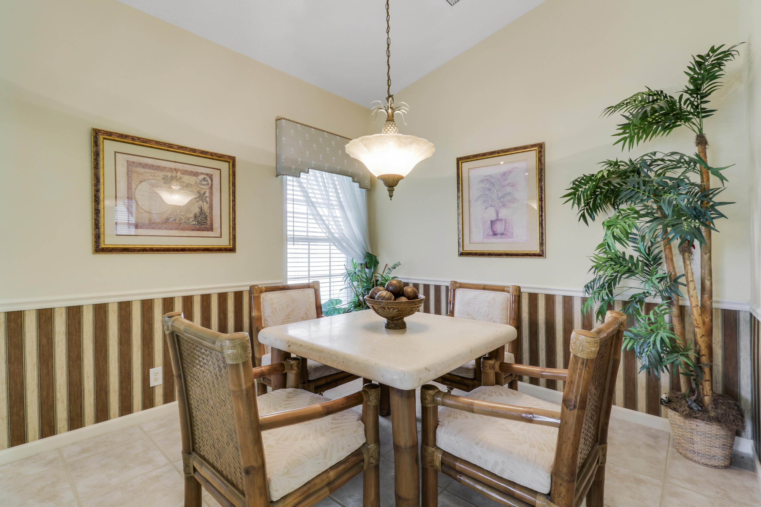 2698 Southwest Versailles Terrace Stuart, FL 34997 - Photo 19 of 38 Dining