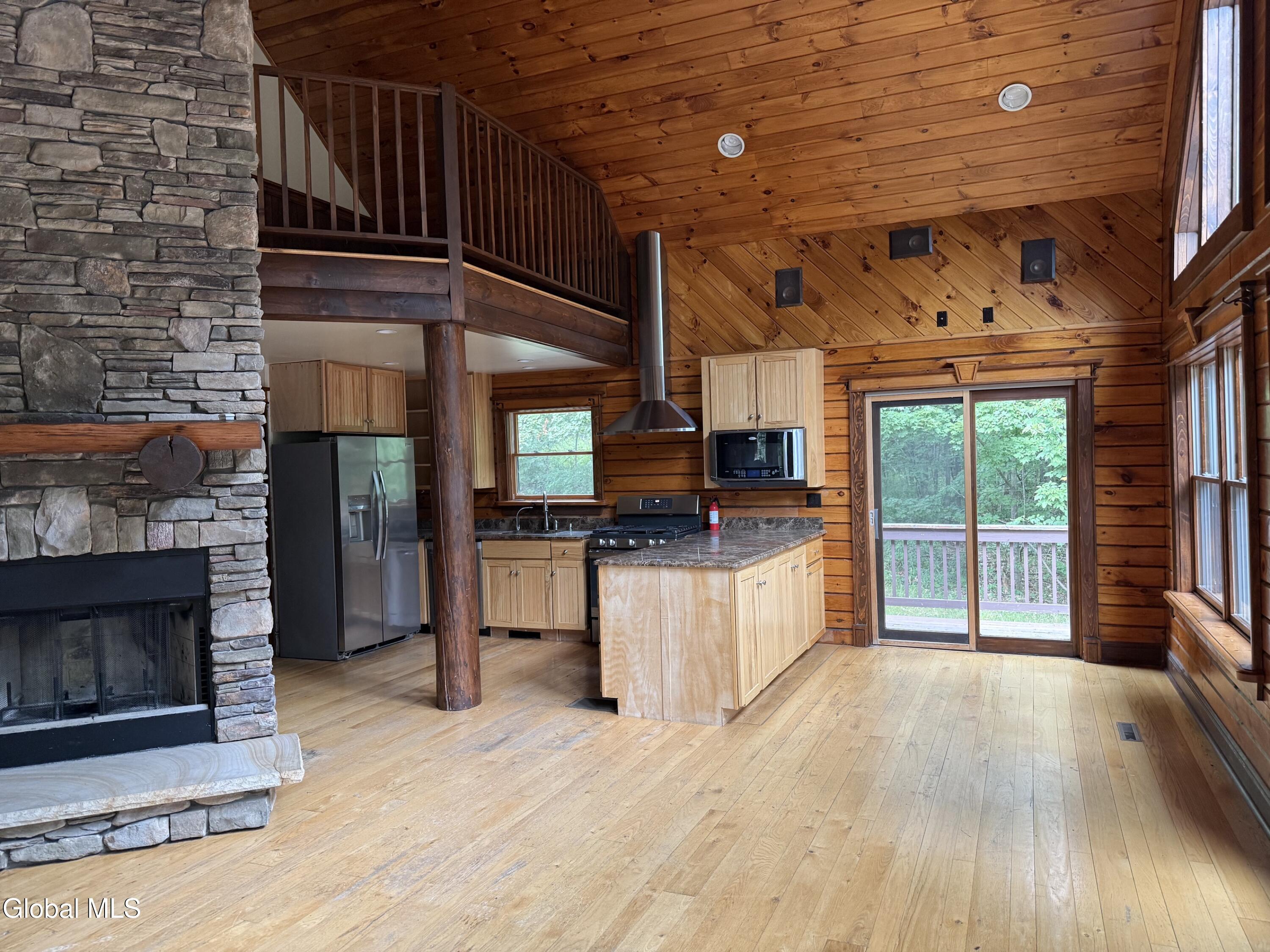 395 Hills Pond Road Hampton, NY 12887 - Photo 9 of 29 LIVING