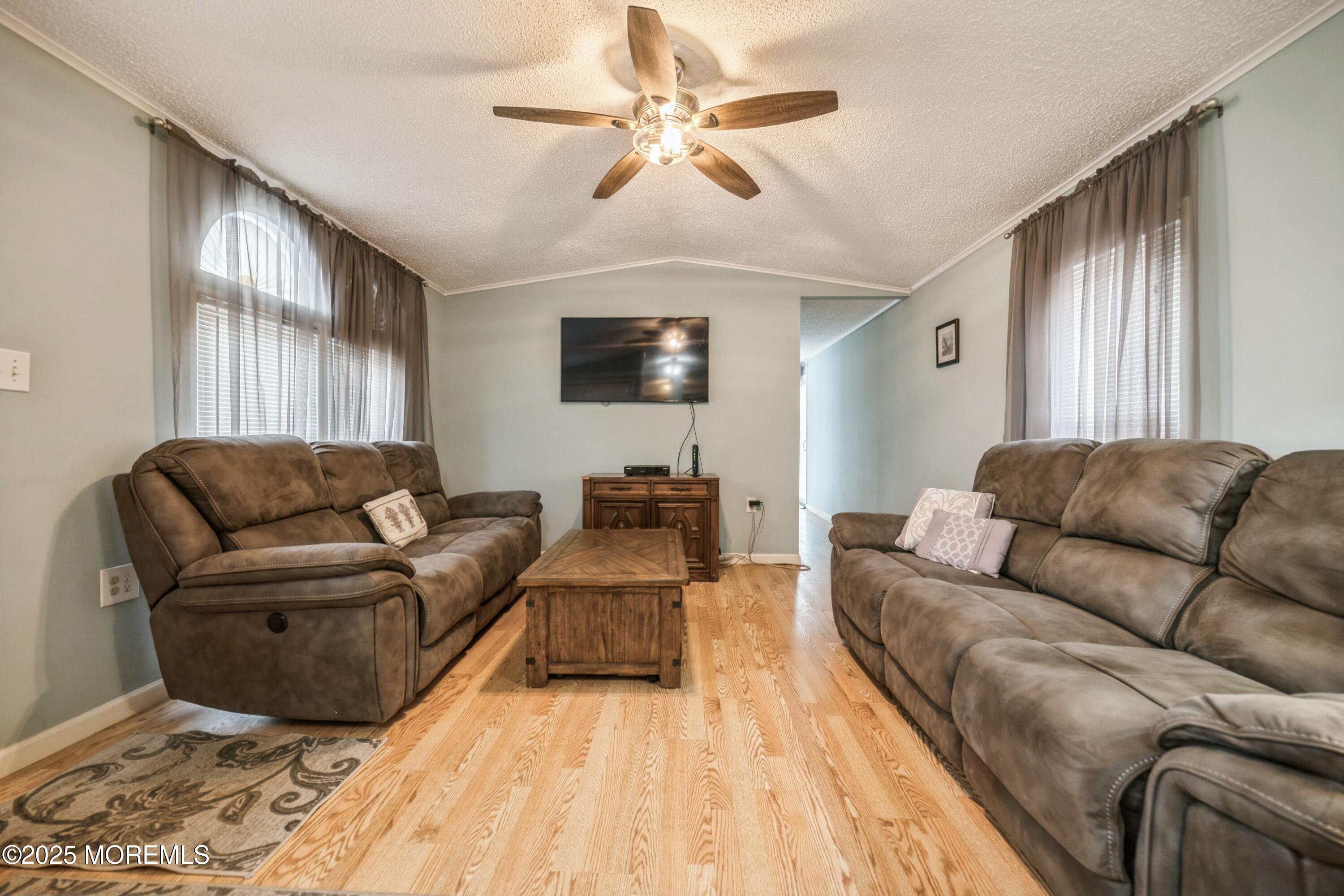 52 Ruffian Way Howell, NJ 07731 - Photo 9 of 24 04_52RuffianWay_2006_HiRes