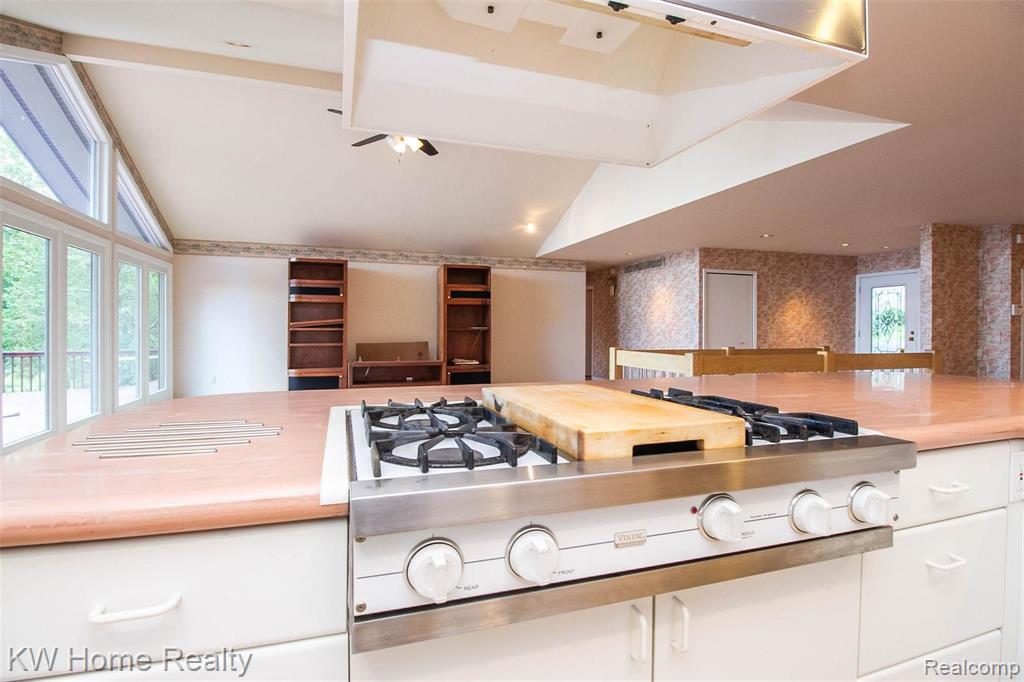 3930 Covert Road Waterford, MI 48328 - Photo 9 of 49