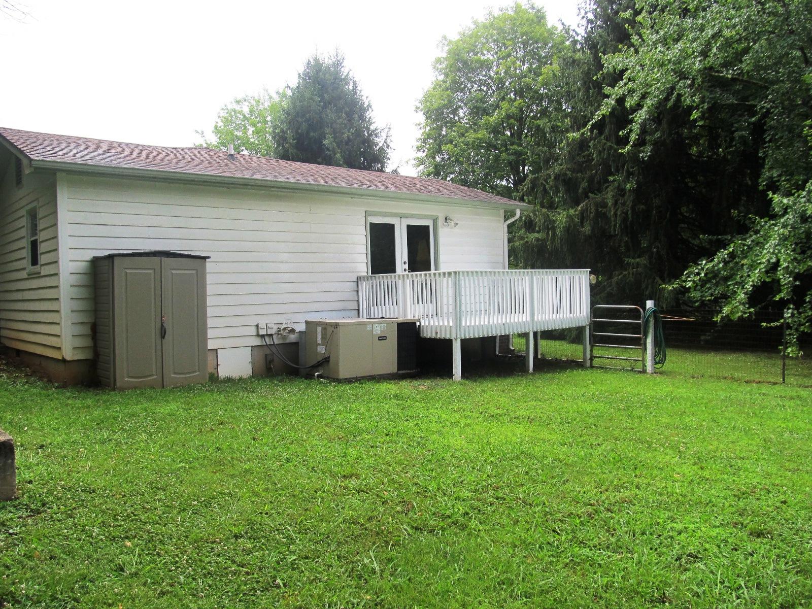 3490 Glendale Community Road Greenback, TN 37742 - Photo 28 of 34 Side View/Deck