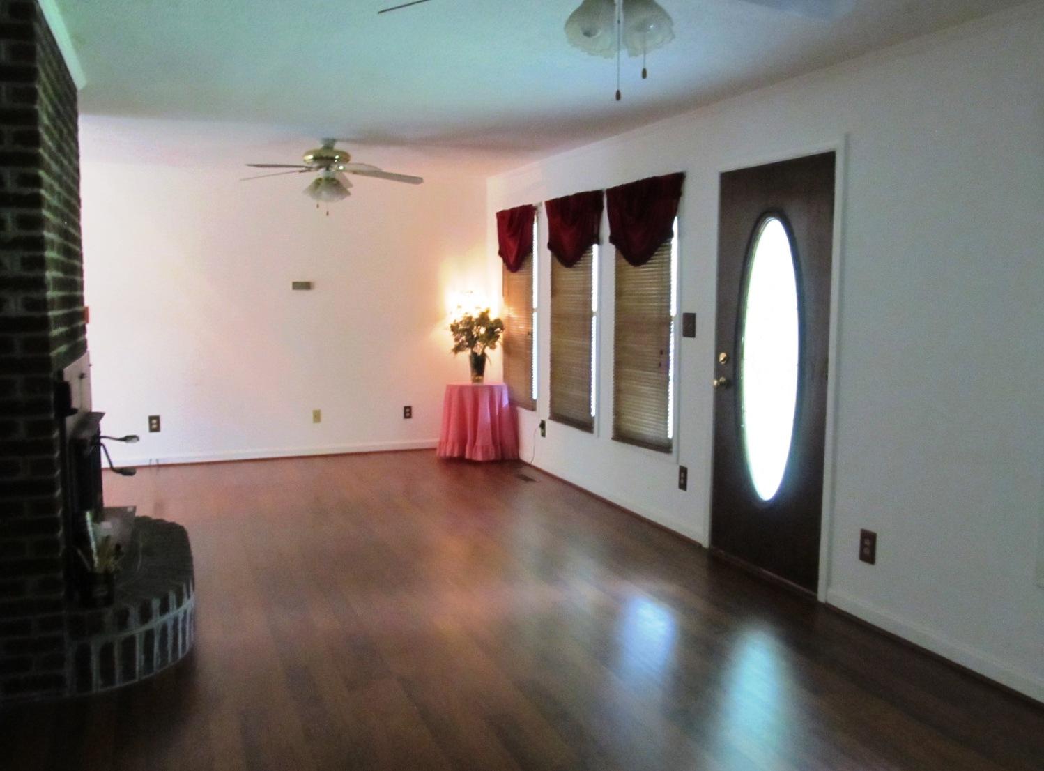 3490 Glendale Community Road Greenback, TN 37742 - Photo 8 of 34 Living Room 2