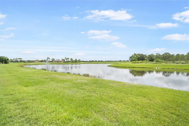 a view of a house with backyard and garden