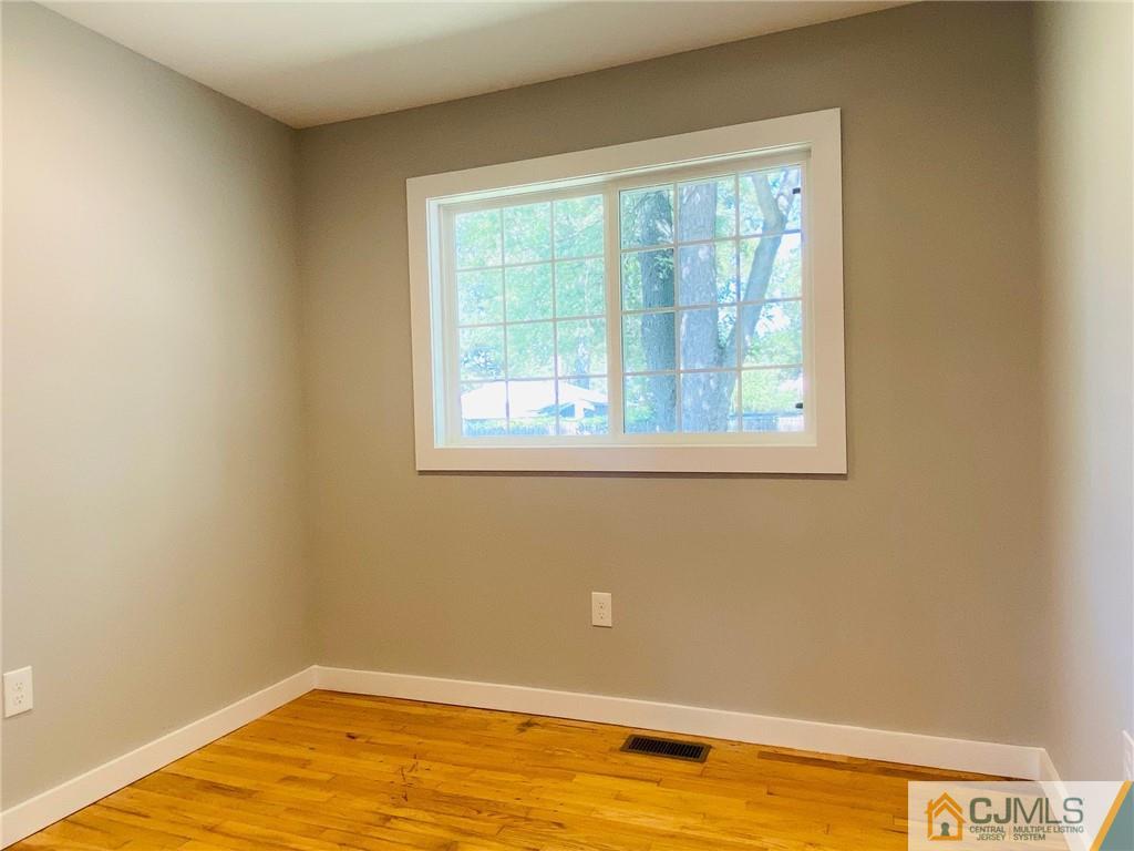 21 Willow Road Metuchen, NJ 08840 - Photo 12 of 19 Gallery Image 12