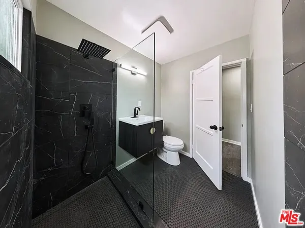 a bathroom with a toilet and a shower