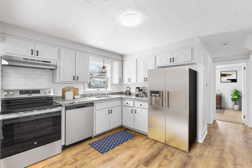 24 Bridle Road Billerica, MA 01821 - Photo 4 of 16 Gallery Image 4