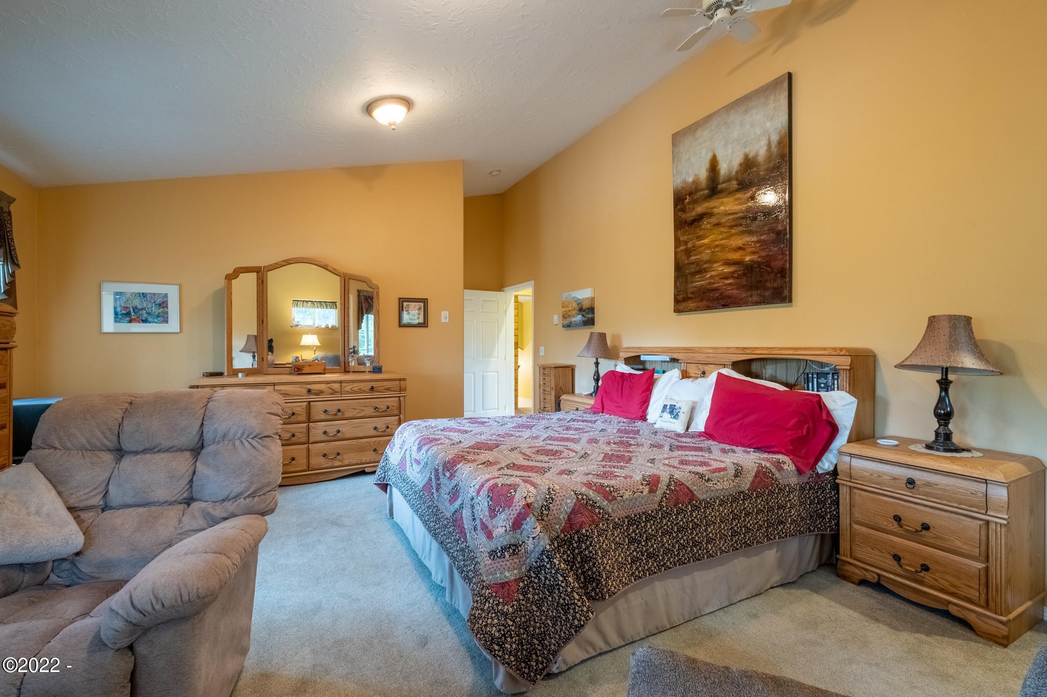 1134 Southeast River Road Toledo, OR 97391 - Photo 40 of 87 Large Bedroom