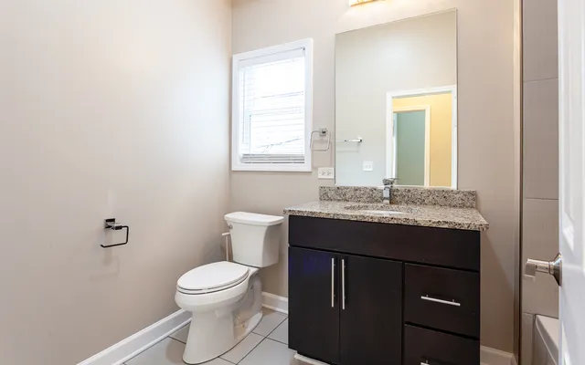 $3,000 | 3138 North Sawyer Avenue, Unit 1, Chicago, IL 60618